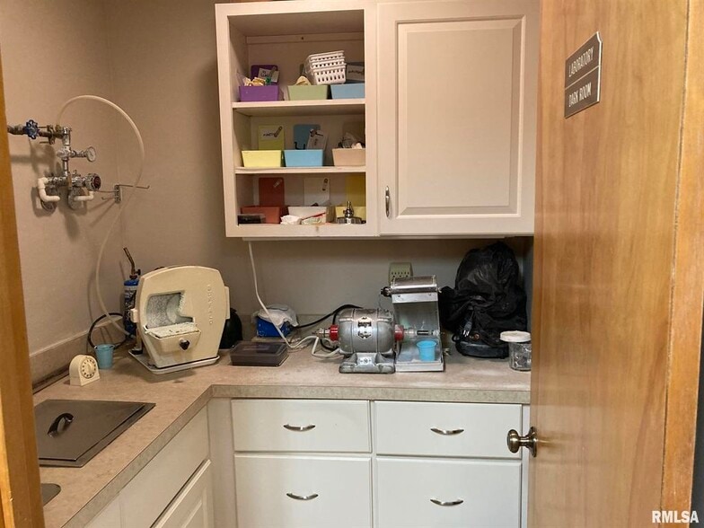 More Photos Of 112 Main, Goreville Healthcare For Sale