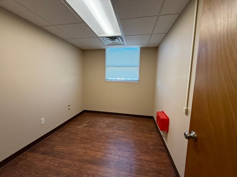 More Photos Of 121 Lincoln St, Worcester Healthcare For Lease