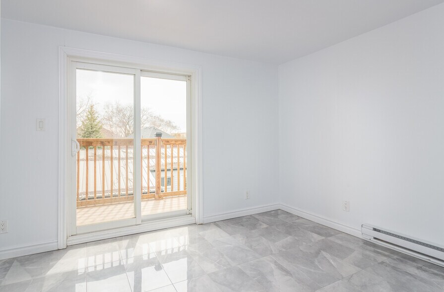 More Photos Of 3263 Lake Shore Blvd W, Toronto Dormitory For Sale