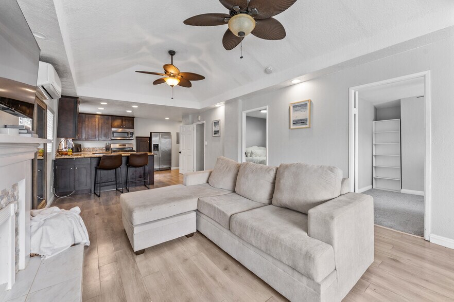 More Photos Of 126 E Balboa Blvd, Newport Beach Multifamily For Sale