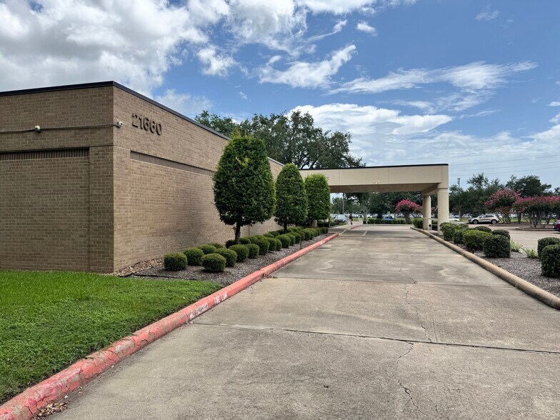 More Photos Of 21660 Kingsland Blvd, Katy Medical For Sale