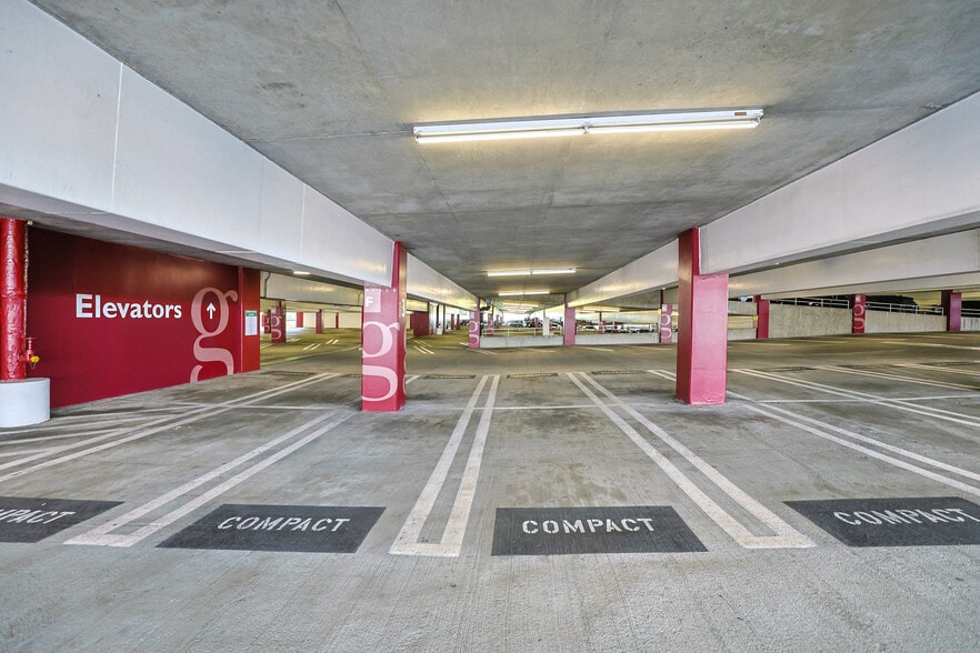 More Photos Of 15301 Ventura Blvd, Sherman Oaks Unknown For Lease