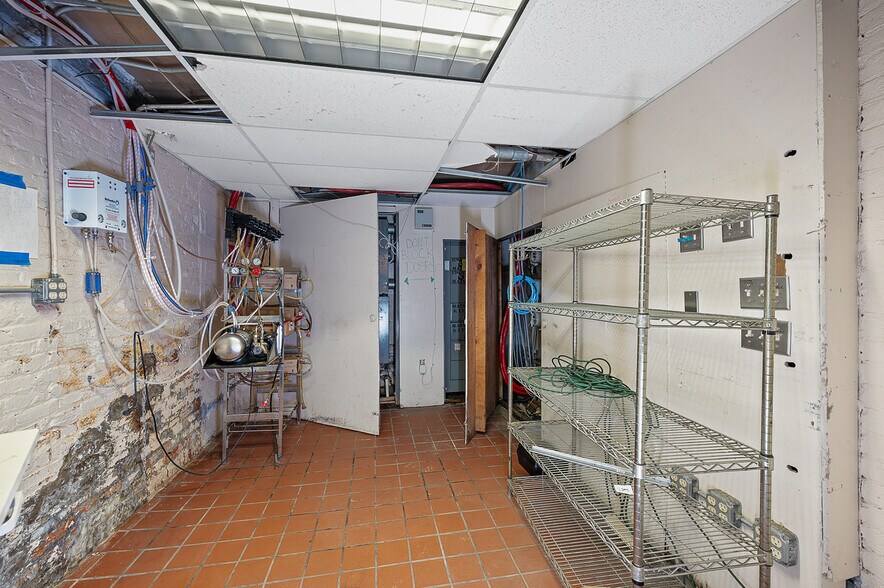 More Photos Of 126 W Sixth St, Cincinnati Apartments For Lease