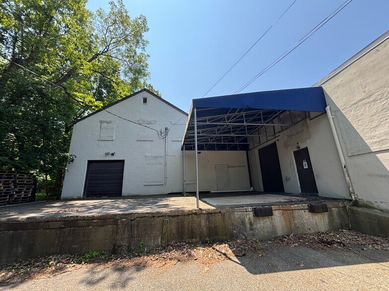 More Photos Of 41 Woodbine St, Bergenfield Warehouse For Sale