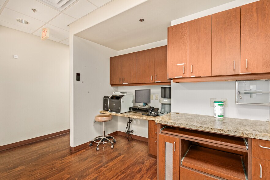 More Photos Of 9179 W Thunderbird Rd, Peoria Medical For Lease