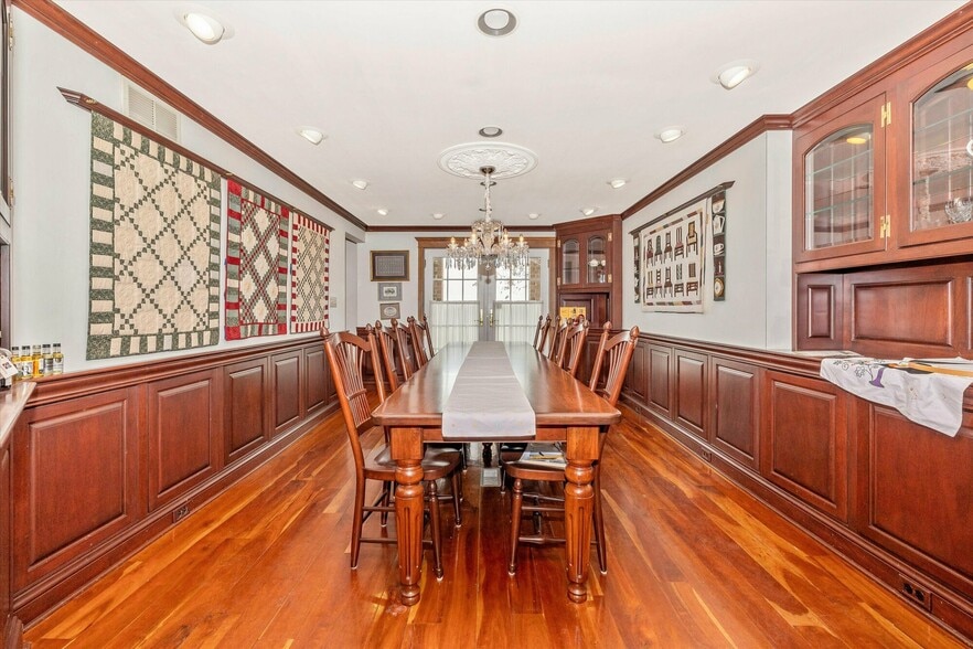 More Photos Of 806 Park Ave, Mount Airy Office For Sale