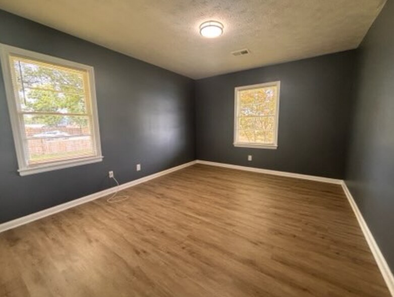 More Photos Of 1034 Fairground St SE, Conyers Office For Lease