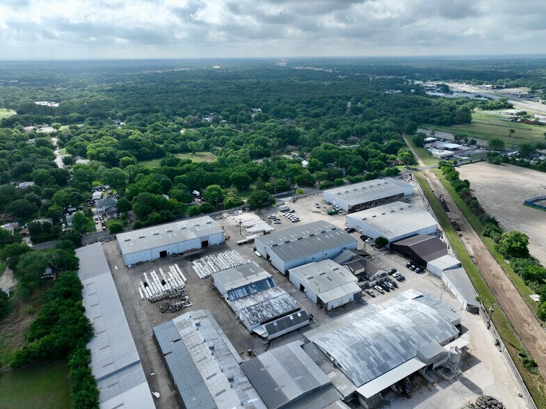 More Photos Of 301 Pleasant Dr, Dallas Warehouse For Lease