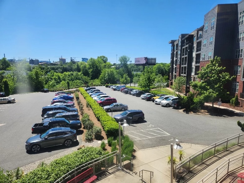 More Photos Of 1307 W Morehead St, Charlotte Office For Lease