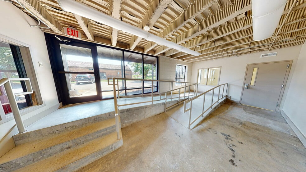 More Photos Of 306 6th St SW, Roanoke Office For Lease