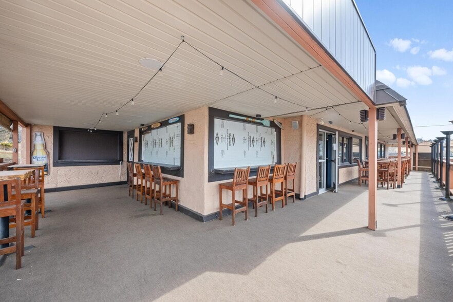 More Photos Of 31 Lakeside Dr, Harveys Lake Restaurant For Sale