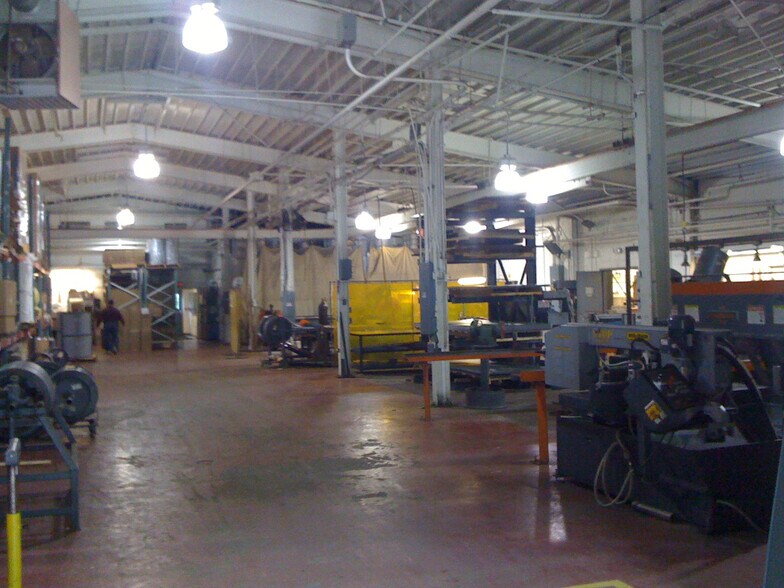 More Photos Of 58 North Ave, Manchester Warehouse For Lease