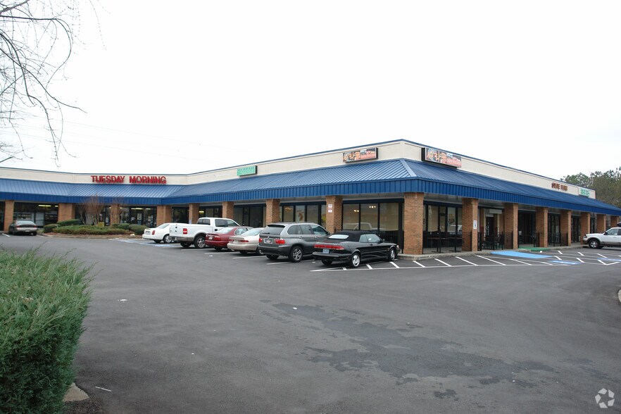 More Photos Of 700 Sandy Plains Rd, Marietta Storefront For Lease