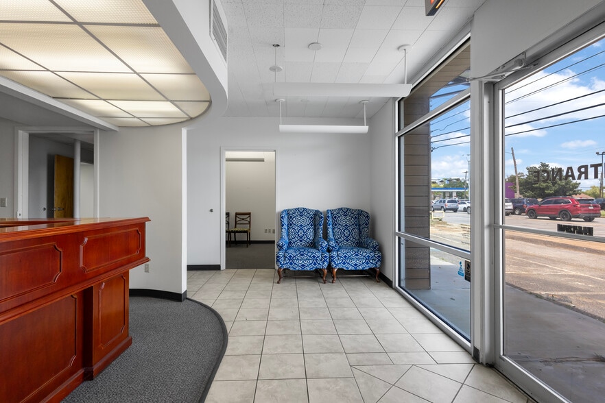 More Photos Of 421 S Beckham Ave, Tyler Medical For Lease