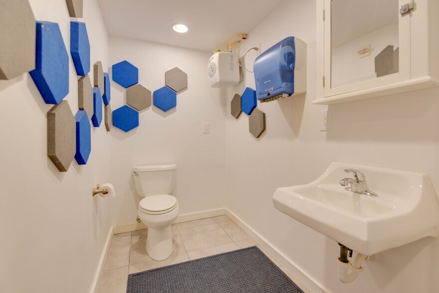 More Photos Of 701 Simonton St, Key West Office For Sale