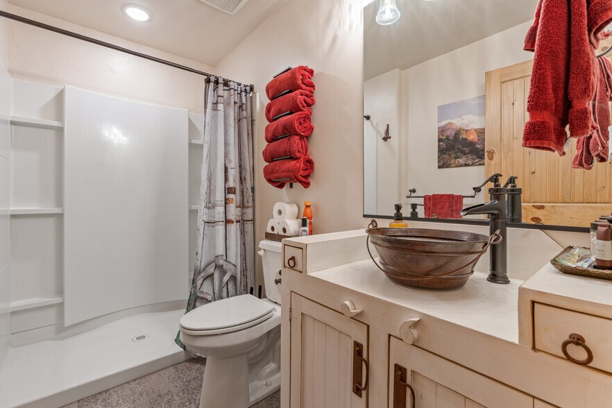 More Photos Of 417 Main St, Ashton Specialty For Sale