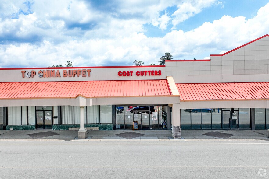 More Photos Of 200-300 Hillcrest Shopping Ctr, New Kensington Unknown For Lease