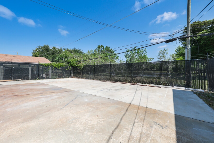 More Photos Of 1911 Dana Dr, Fort Myers Warehouse For Sale