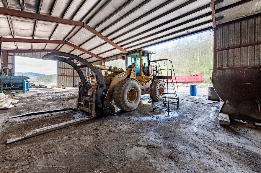 More Photos Of 708 Hawk hwy, Lost Creek Warehouse For Sale