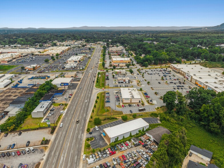 More Photos Of 3110 N Pleasantburg Dr, Greenville Auto Repair For Sale
