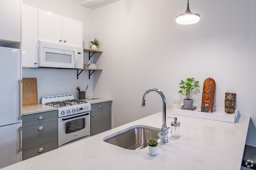 More Photos Of 5050 N Broadway St, Chicago Apartments For Lease