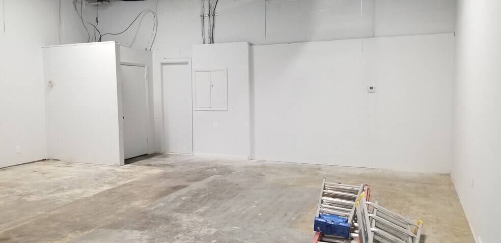 More Photos Of 700 Ritchie Rd, Capitol Heights Light Manufacturing For Lease