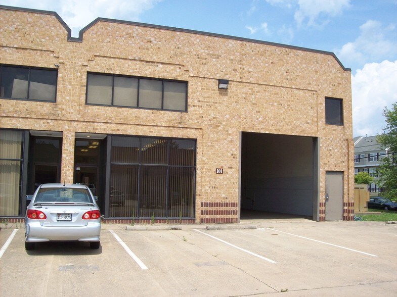 More Photos Of 112 Oakgrove Rd, Dulles Town Center Warehouse For Sale