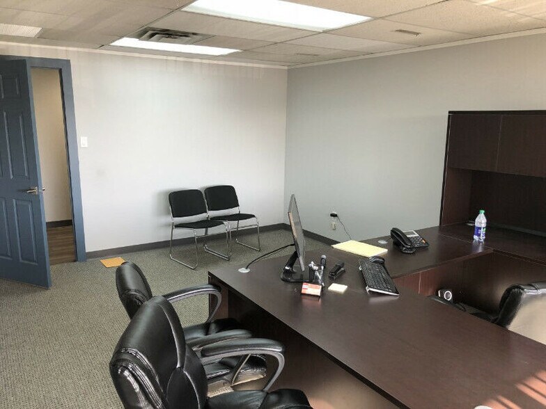 More Photos Of 3456 91 St St NW, Edmonton Flex For Lease