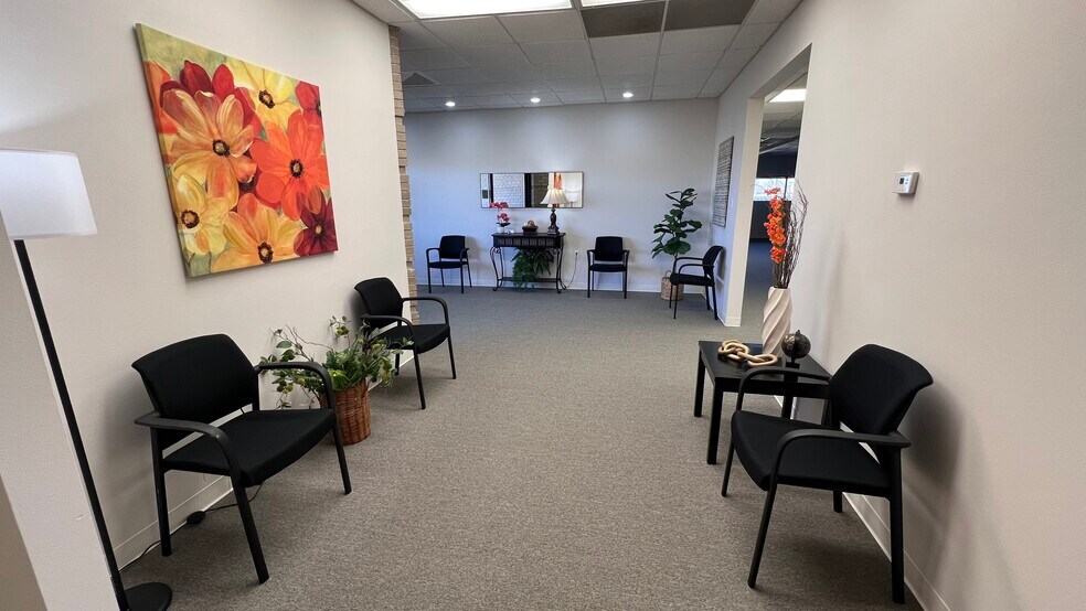 More Photos Of 2900 S Main St, Searcy Office For Sale