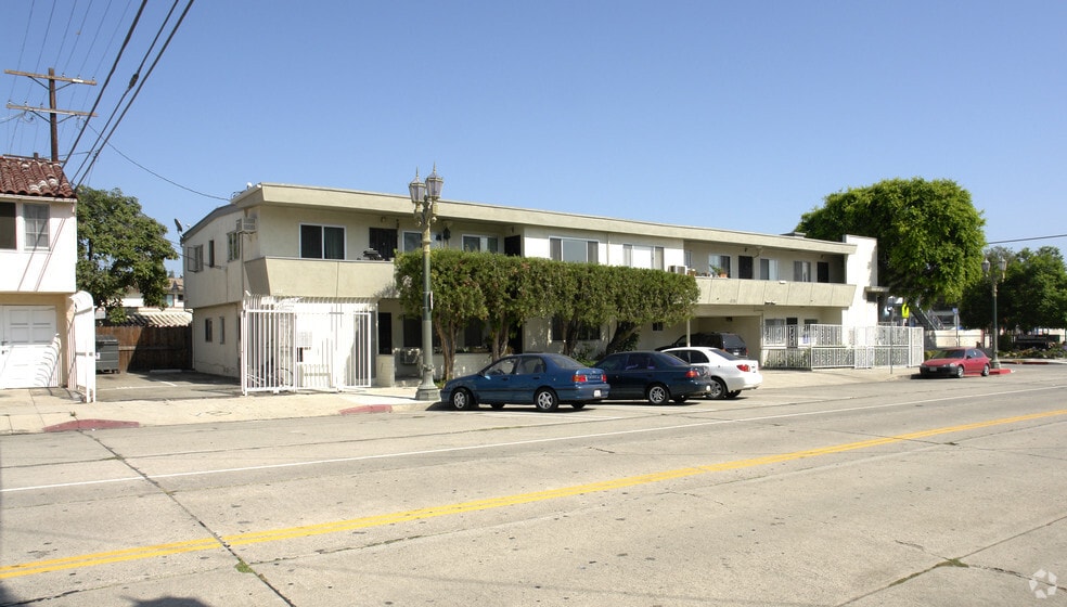 Primary Photo Of 6423 W Lexington Ave, Los Angeles Apartments For Sale
