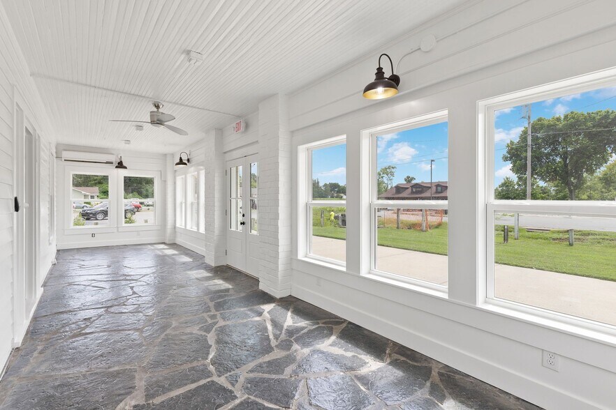 More Photos Of 157 Old Shackle Island Rd, Hendersonville Storefront Retail Office For Sale