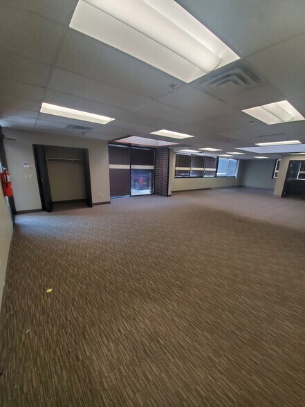 More Photos Of 1325 American Blvd E, Bloomington Showroom For Sale