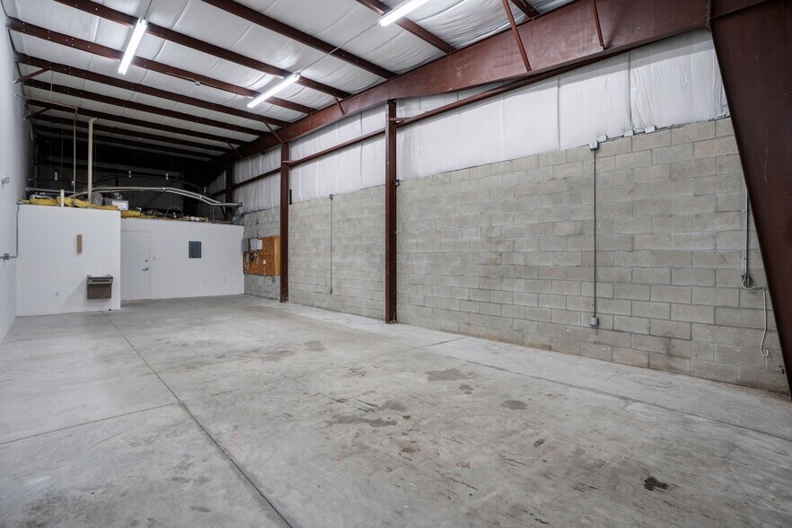 More Photos Of 8141 Blaikie Ct, Sarasota Warehouse For Lease