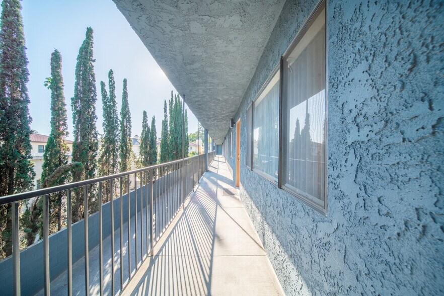 More Photos Of 113 N Grand Oaks Ave, Pasadena Apartments For Sale