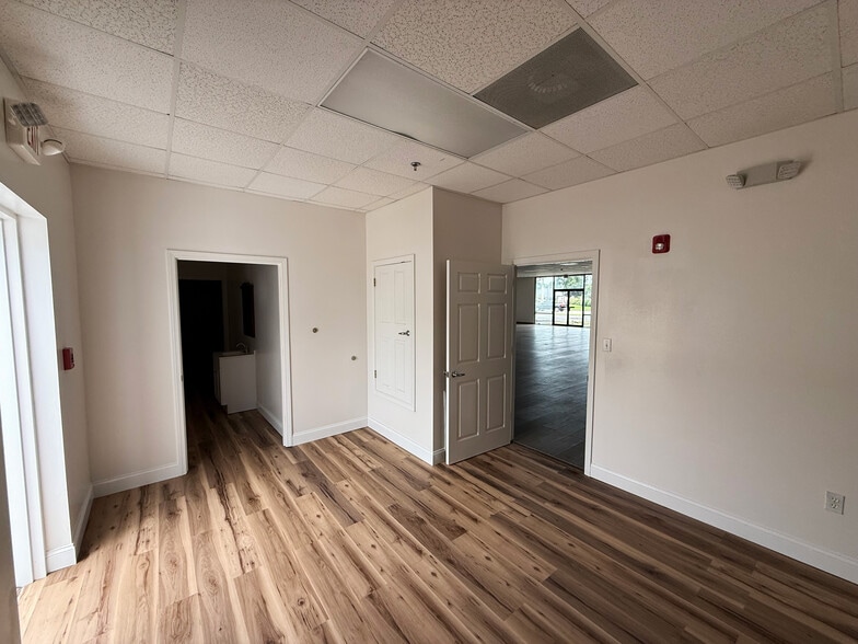 More Photos Of 275 W Airport Blvd, Pensacola Storefront Retail Office For Lease