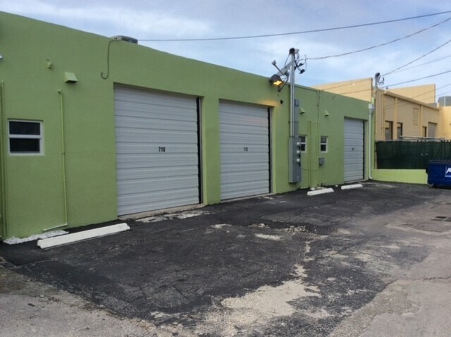 More Photos Of 710-714 NE 1st Ave, Fort Lauderdale Light Distribution For Lease