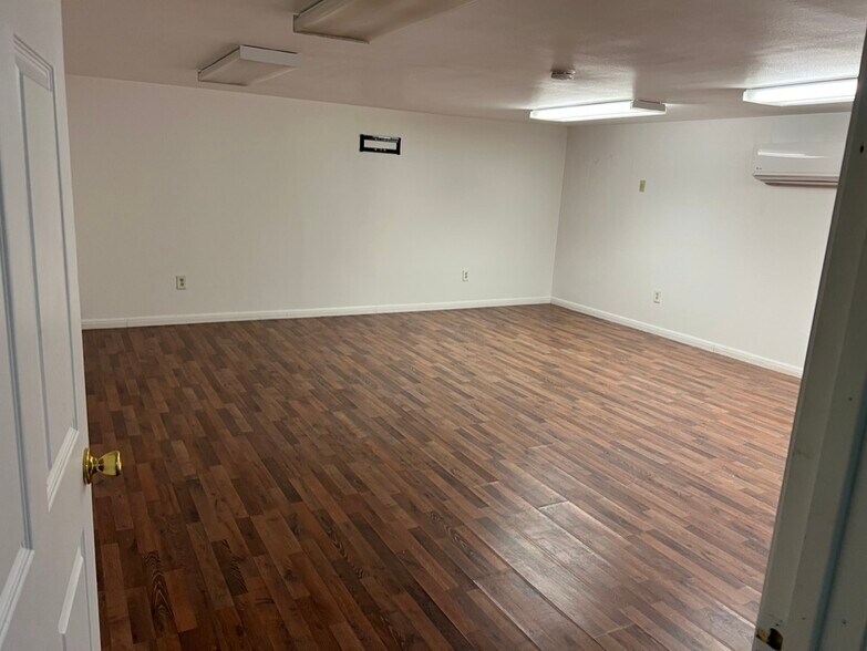 More Photos Of 4515 Smith Rd, Von Ormy Truck Terminal For Lease