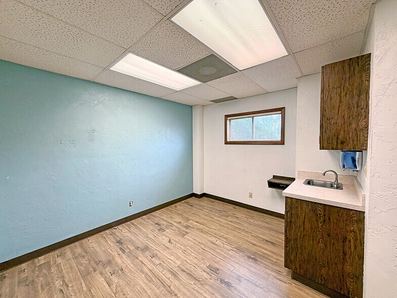 More Photos Of 531 Vandalia St, Collinsville Office For Sale