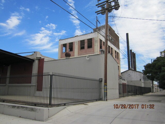 More Photos Of 805 8th St, Los Banos Industrial For Sale