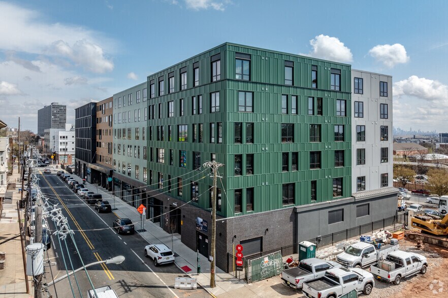 More Photos Of 58-84 Norfolk St, Newark Apartments For Lease