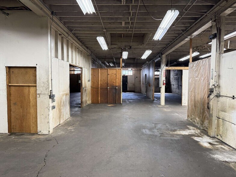 More Photos Of 646 N Thompson St, Portland Manufacturing For Sale