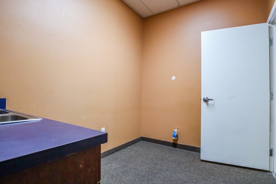 More Photos Of 6640 S Tenaya Way, Las Vegas Light Distribution For Lease