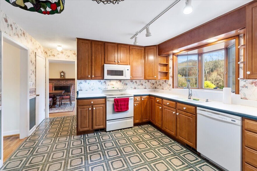 More Photos Of 1356 Coopers Cove Rd, Hardy Specialty For Sale