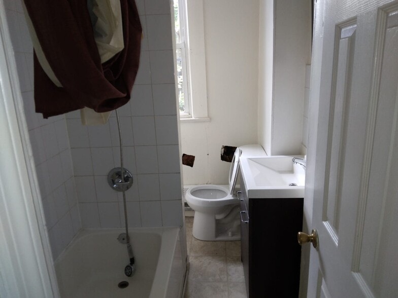 More Photos Of 661 S 18th St, Newark Apartments For Sale