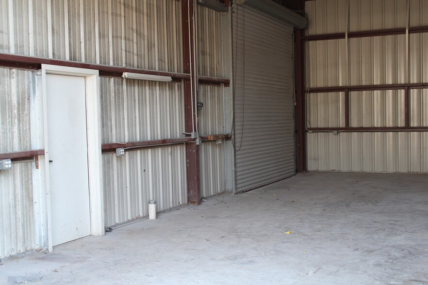More Photos Of 130 Grand Ave, Bacliff Warehouse For Sale