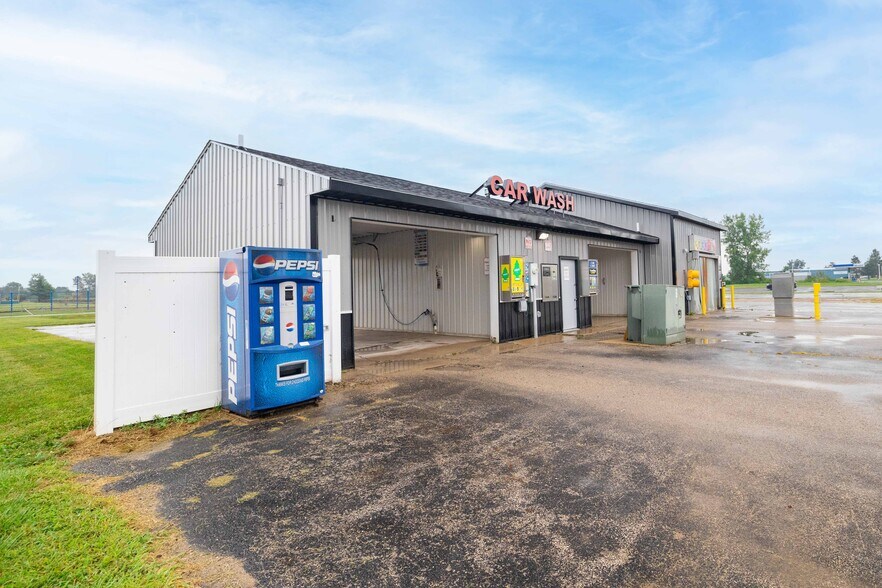 More Photos Of 3181 Lewis Ave, Ida Carwash For Sale