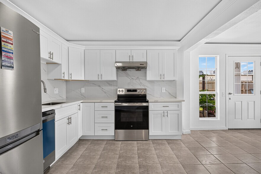 More Photos Of 26214 Hunter Ln, Katy Light Distribution For Lease