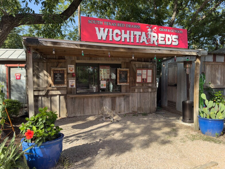 More Photos Of 1706 Hunter Rd, New Braunfels Storefront For Sale