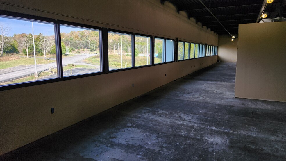 More Photos Of 150 Americus Way, Oak Ridge Office For Lease