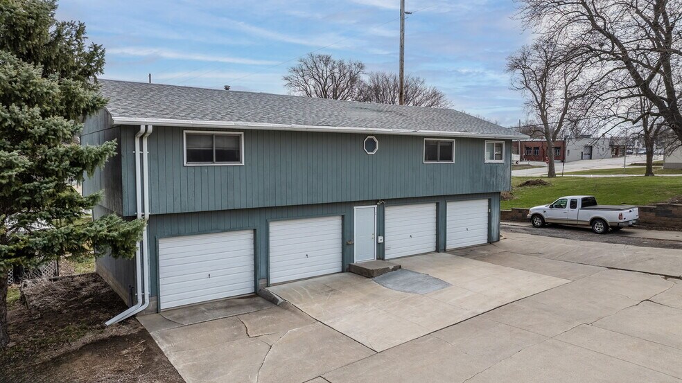 More Photos Of 812 6th St, Harlan Apartments For Sale